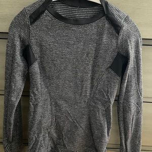 Lululemon long sleeve shirt size 4